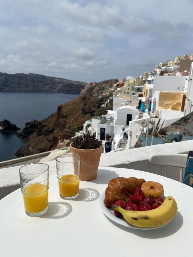 Blue Sky Cave House * Oia (Santorini)