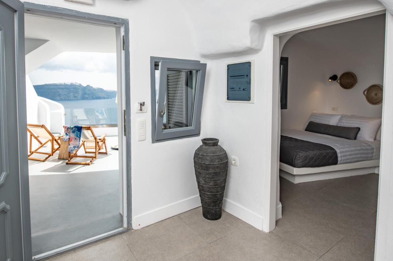 Virginia's Cave Villa Oia (Santorini)