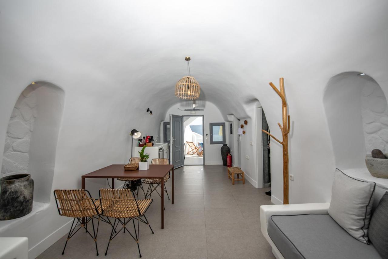 Virginia's Cave Villa Oia (Santorini)