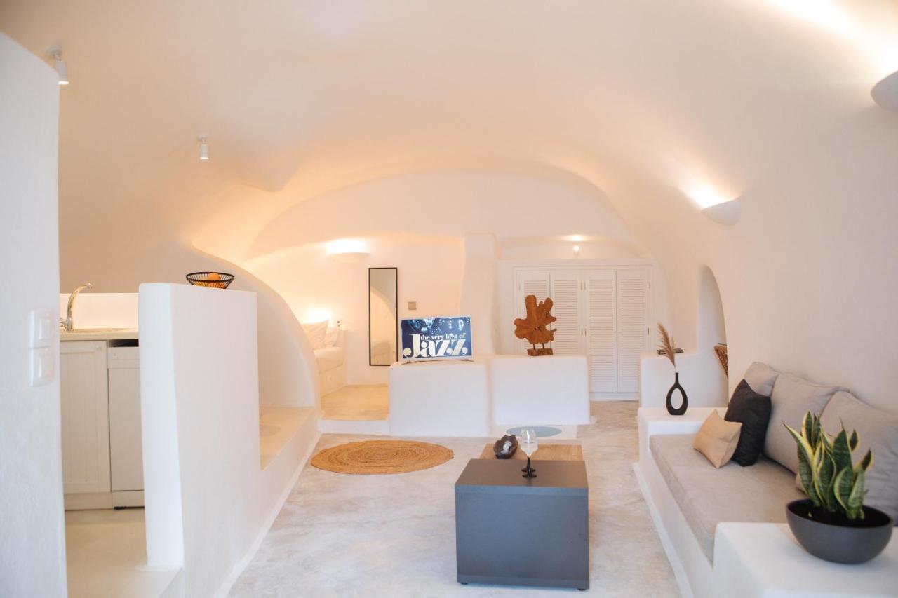 The Cave Complex By A Terre Cave Villa Oia (Santorini)