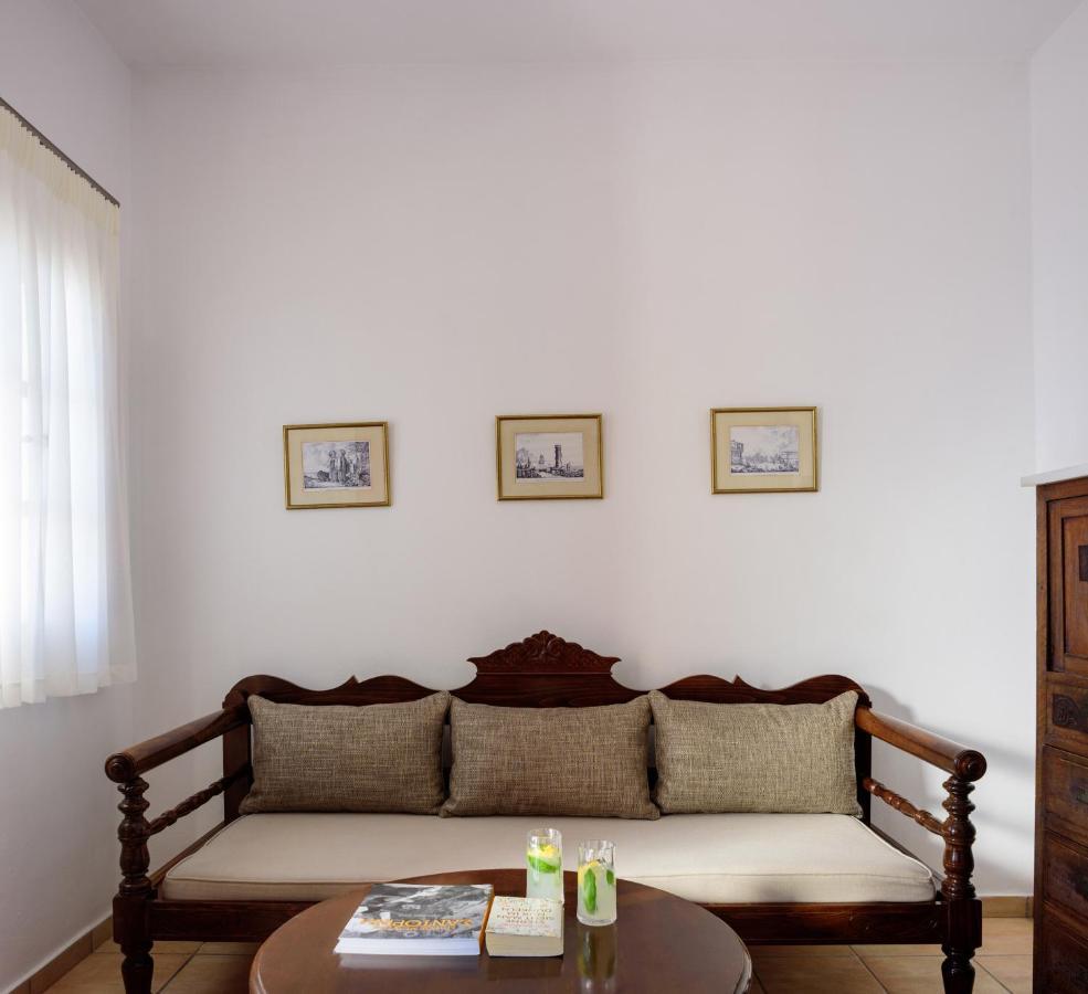 Nikos Aparthotel 4*