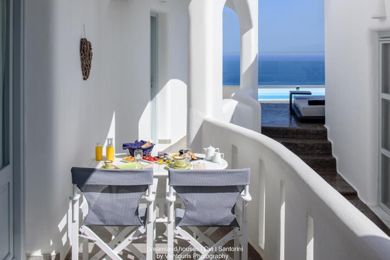 Dreamland ηouses Oia (Santorini)