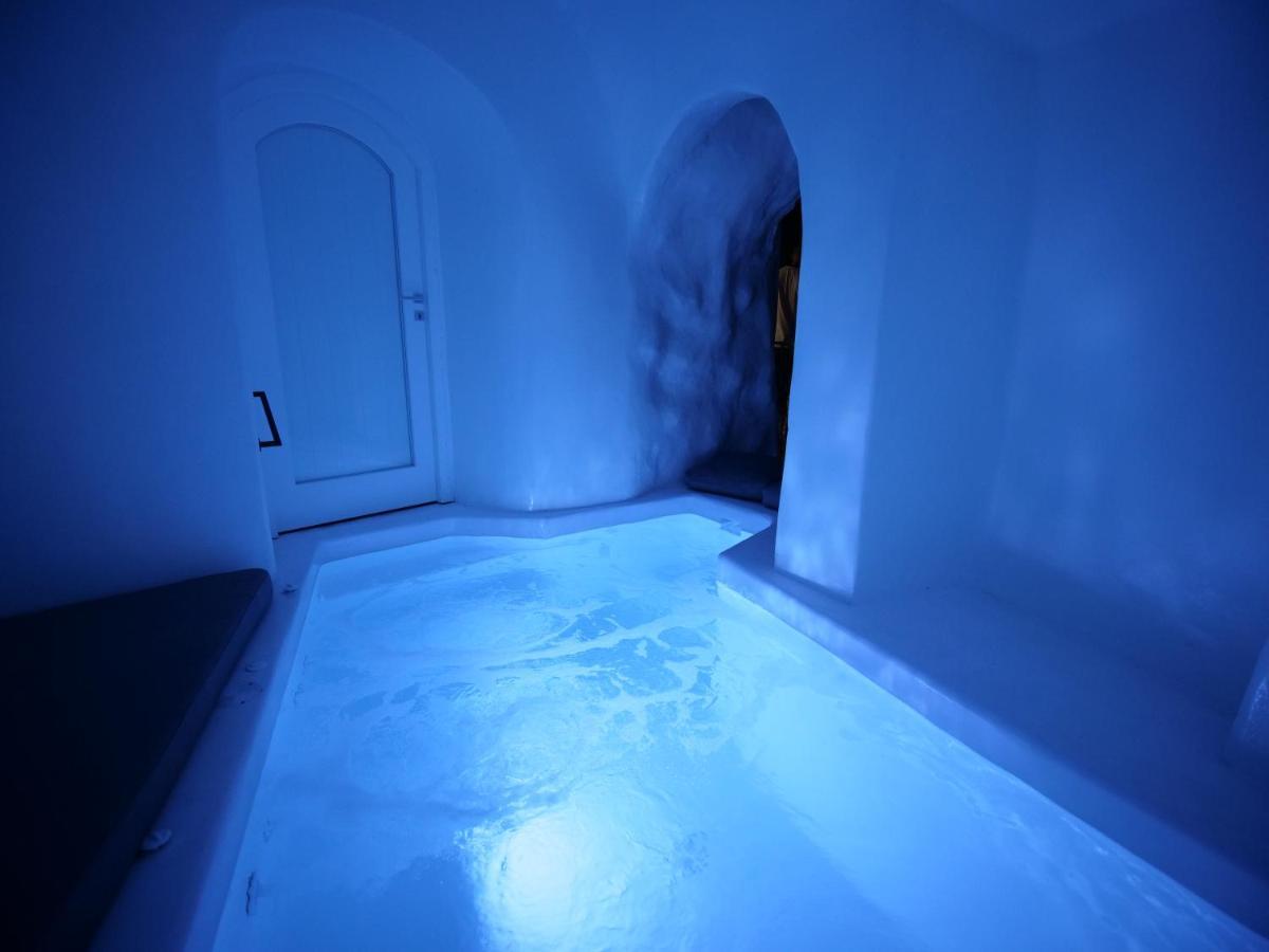 Oinos Luxury Caldera Villa