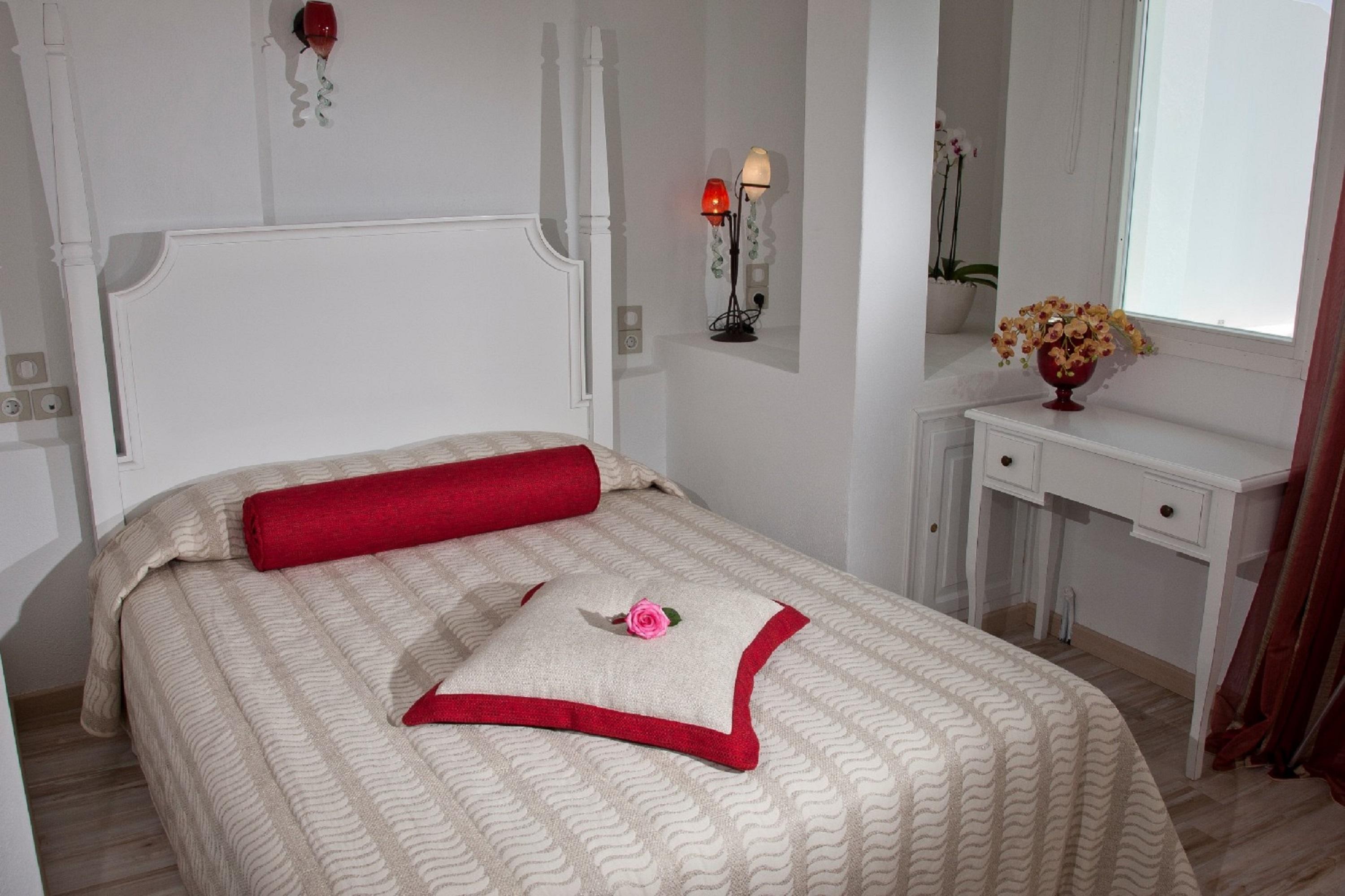 Delfini Aparthotel Oia (Santorini)