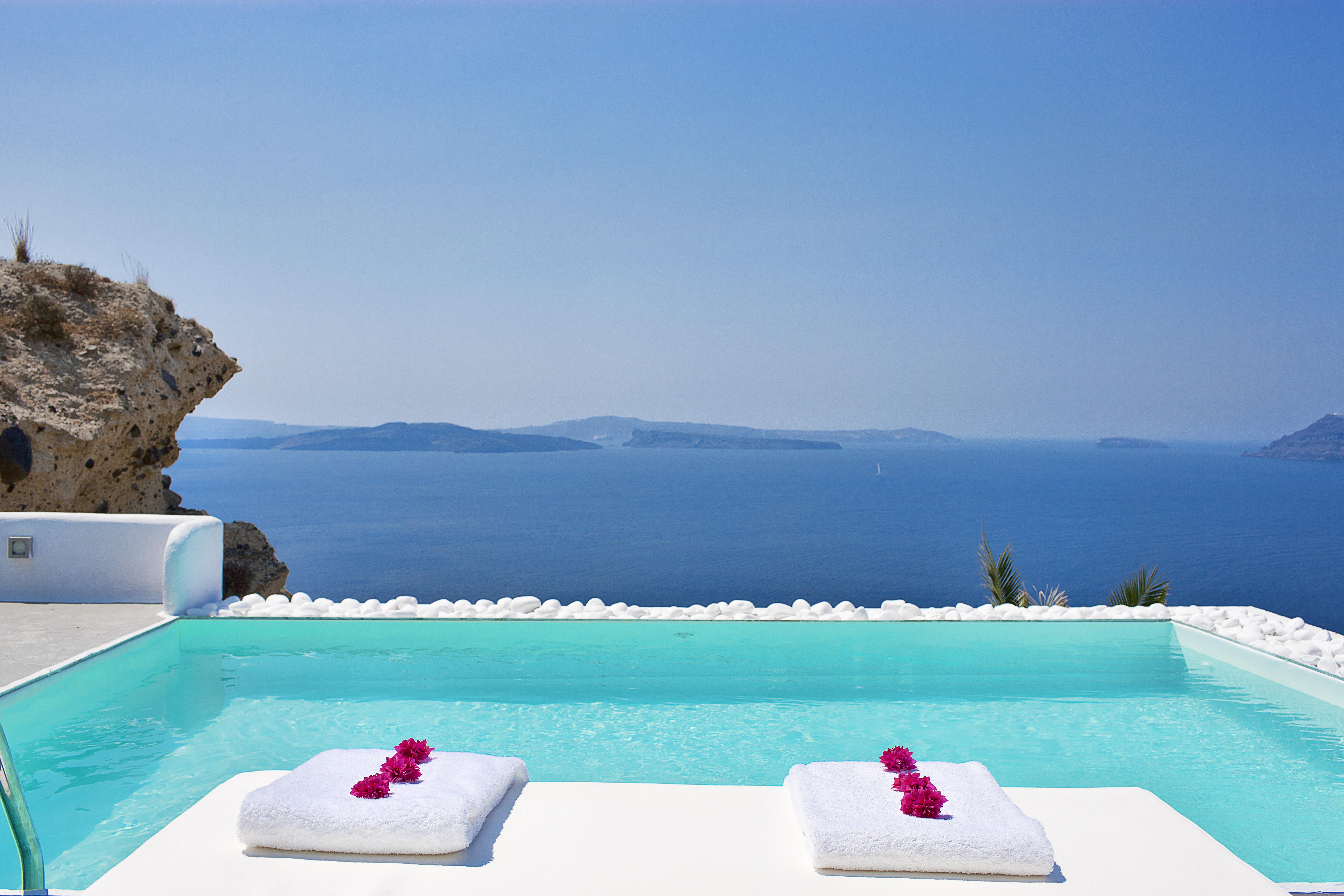 Hotel Katikies Santorini - The Leading Of The World