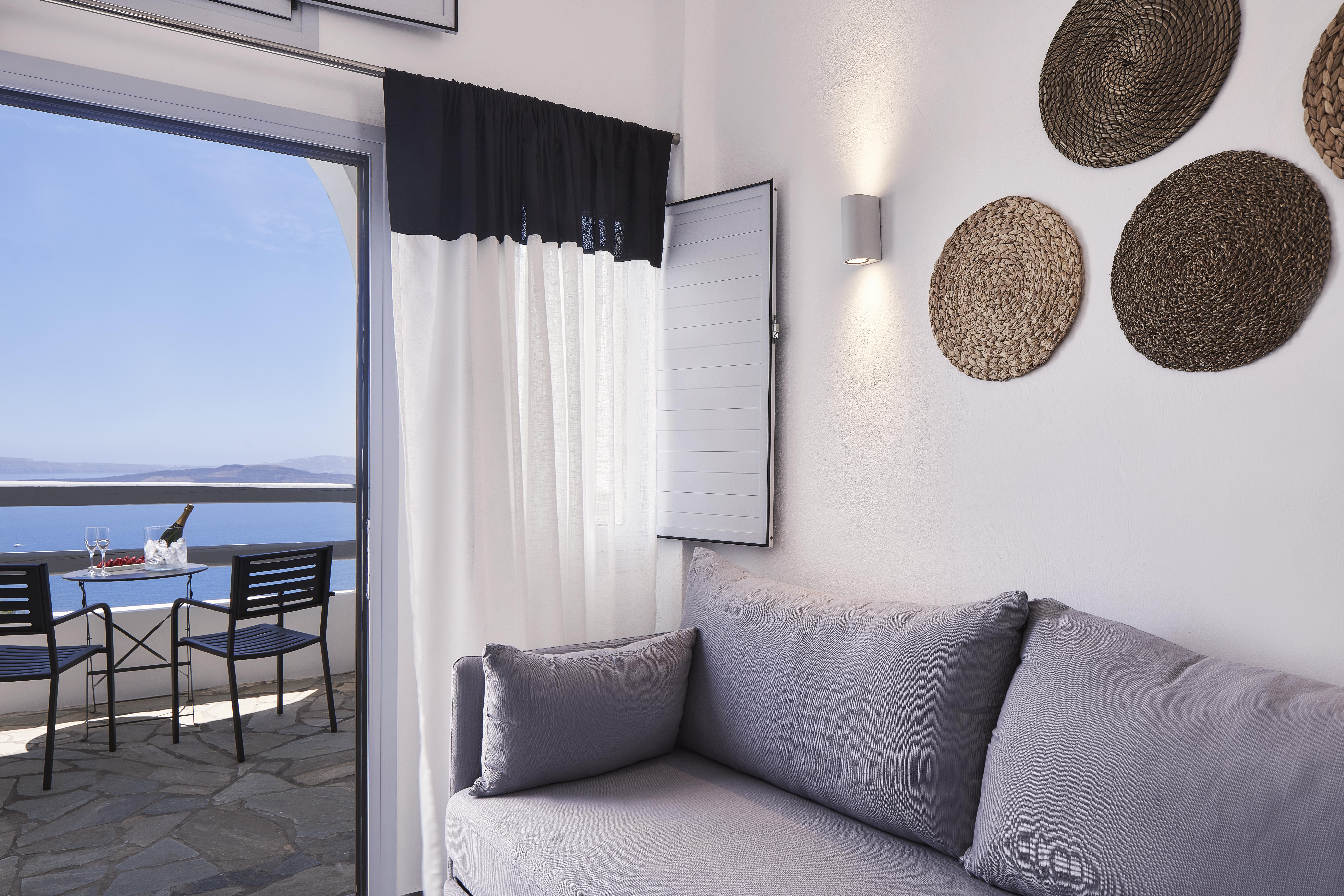 Mr And Mrs White - Santorini Hotel 4*