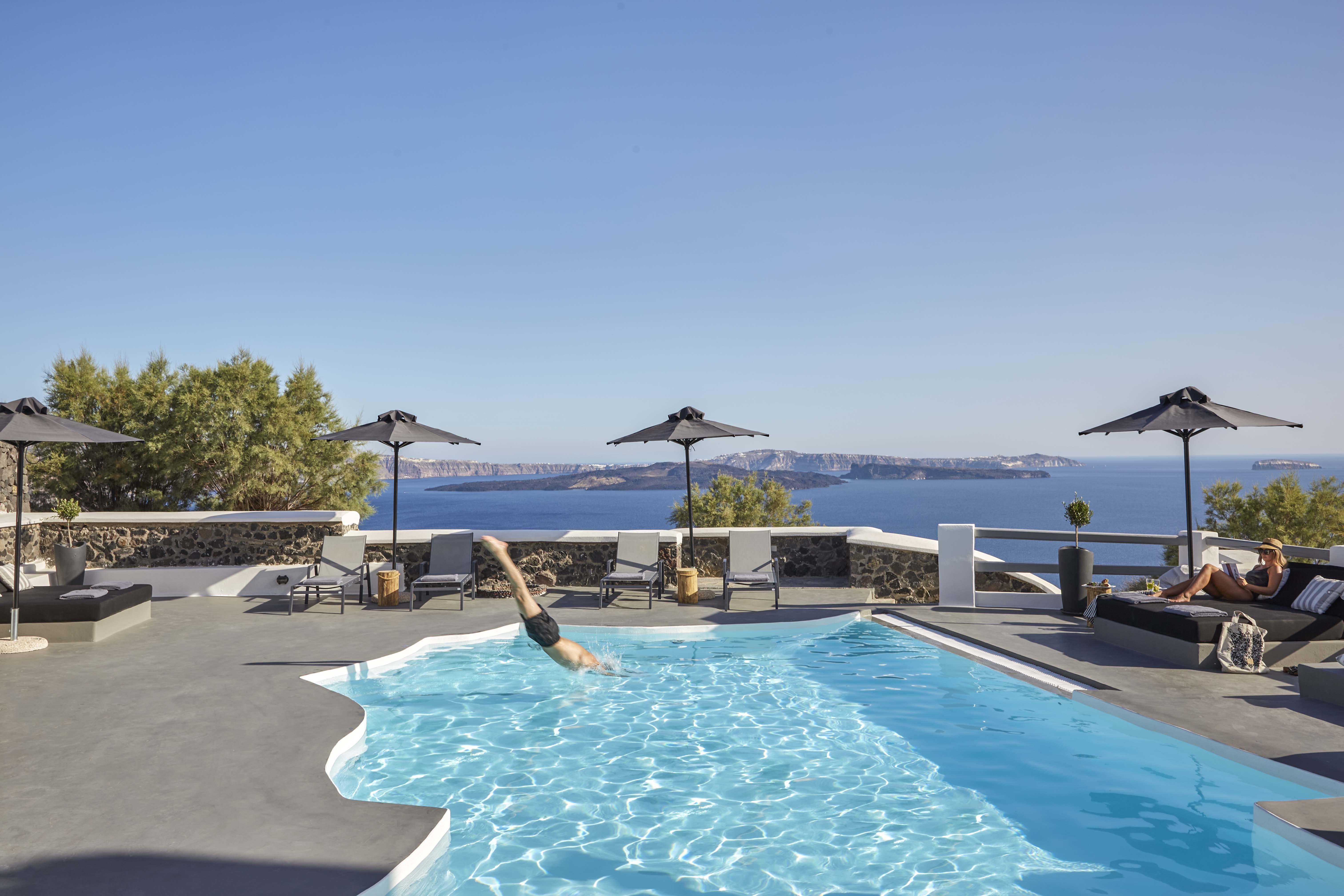 Mr And Mrs White - Santorini 4*