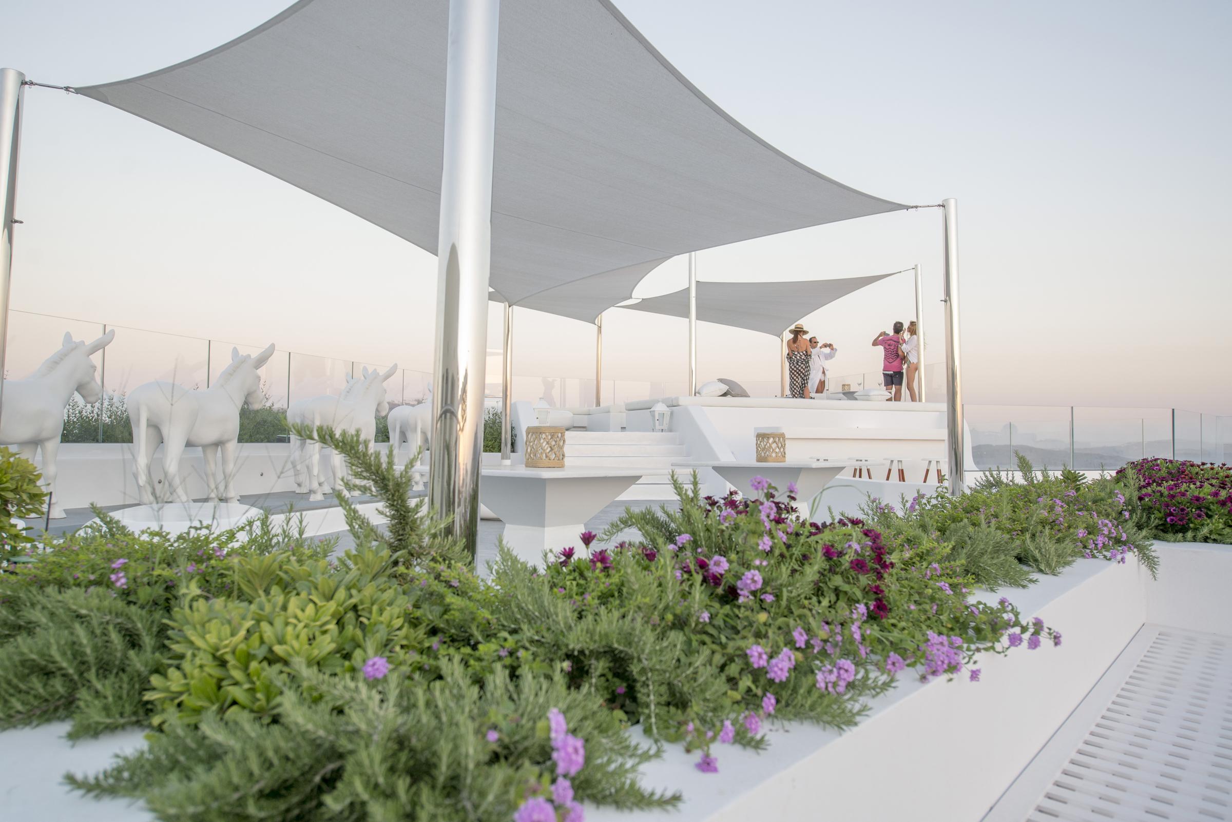 Canaves Sunday Hotel