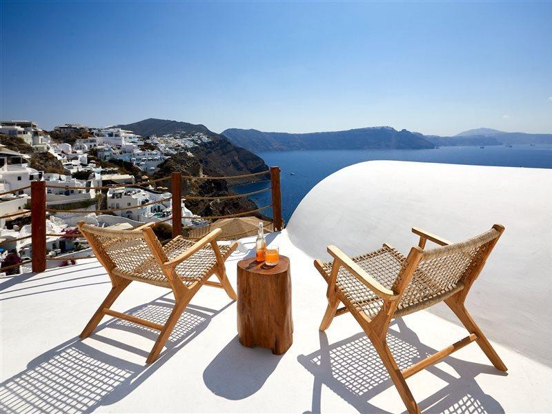 Rhenia's Oia (Santorini)