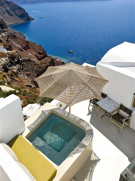 Rhenia's Oia (Santorini)
