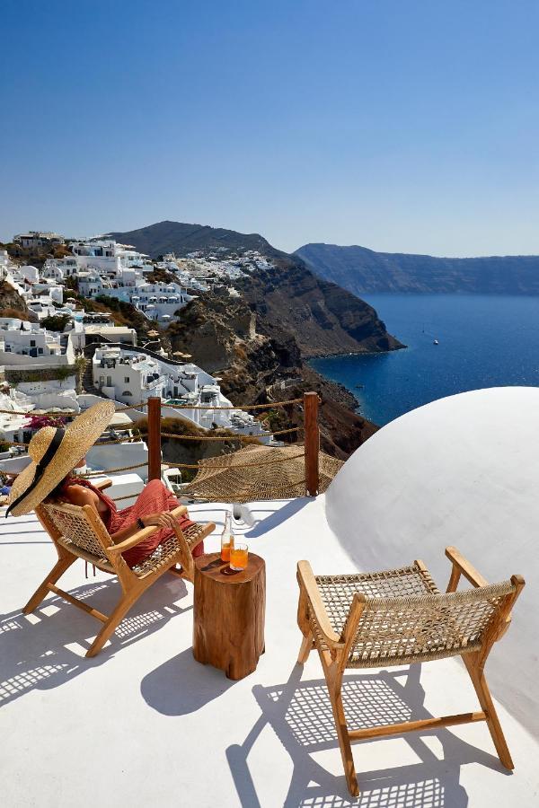 Rhenia's 4* Oia (Santorini)