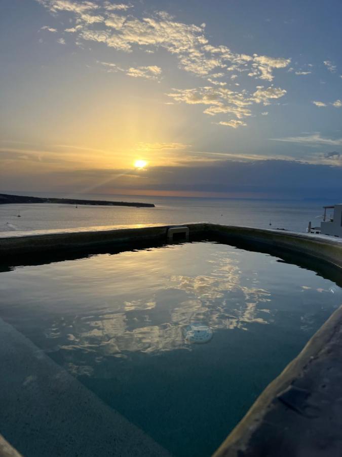 Angle Cavehouse Oia (Santorini)