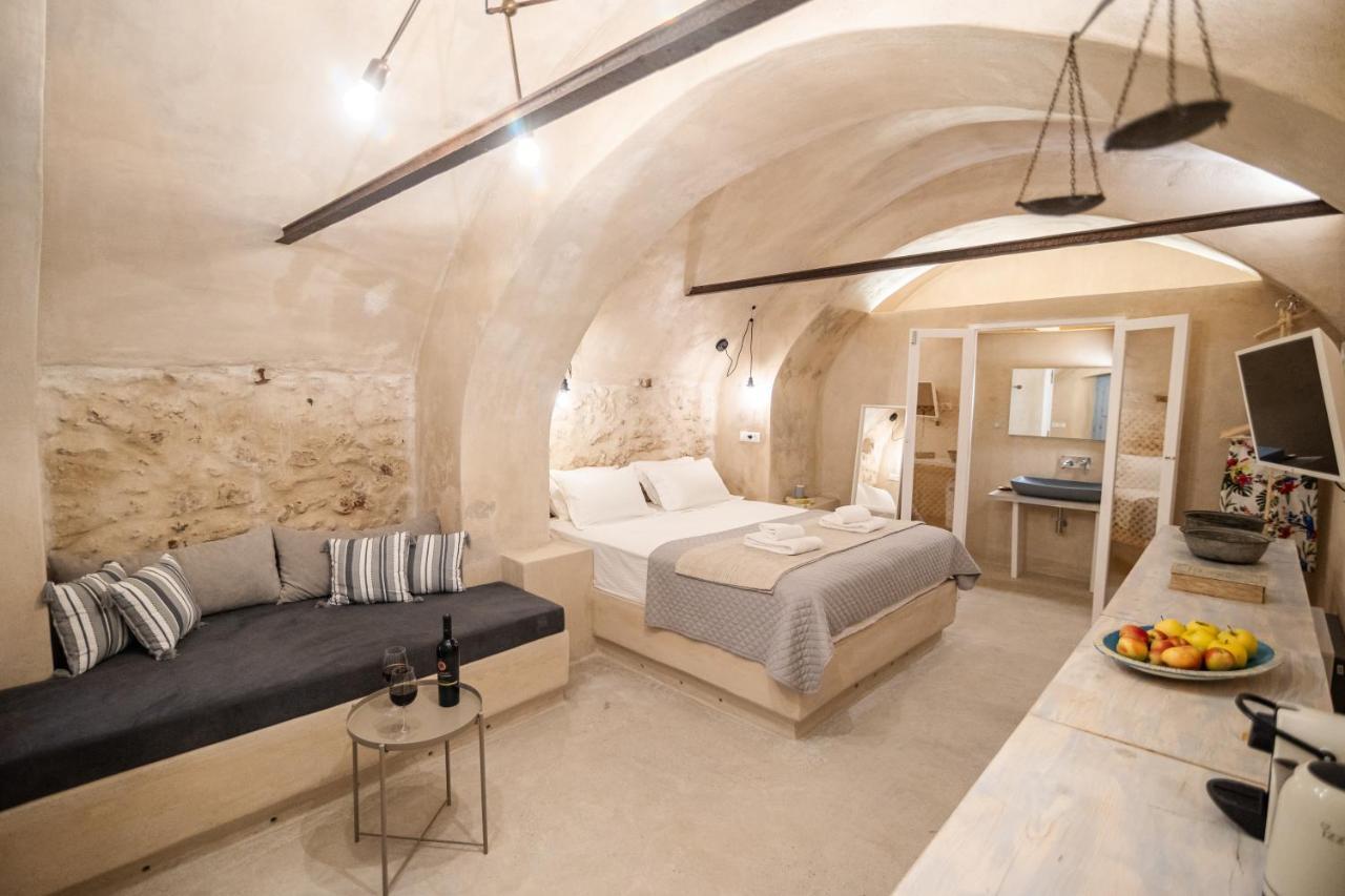 Oia's Cellars Apartment