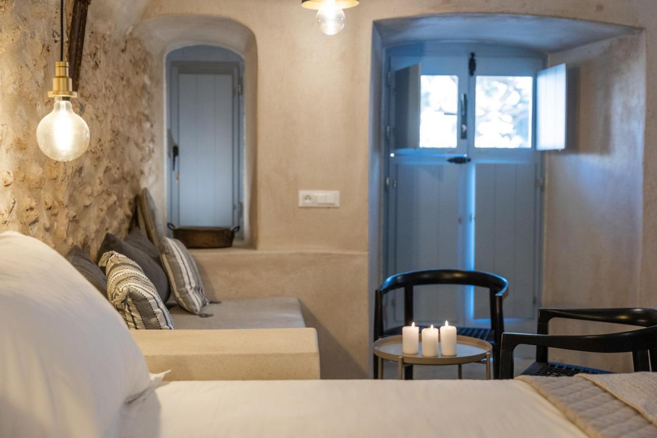 Oia's Cellars Apartment *
