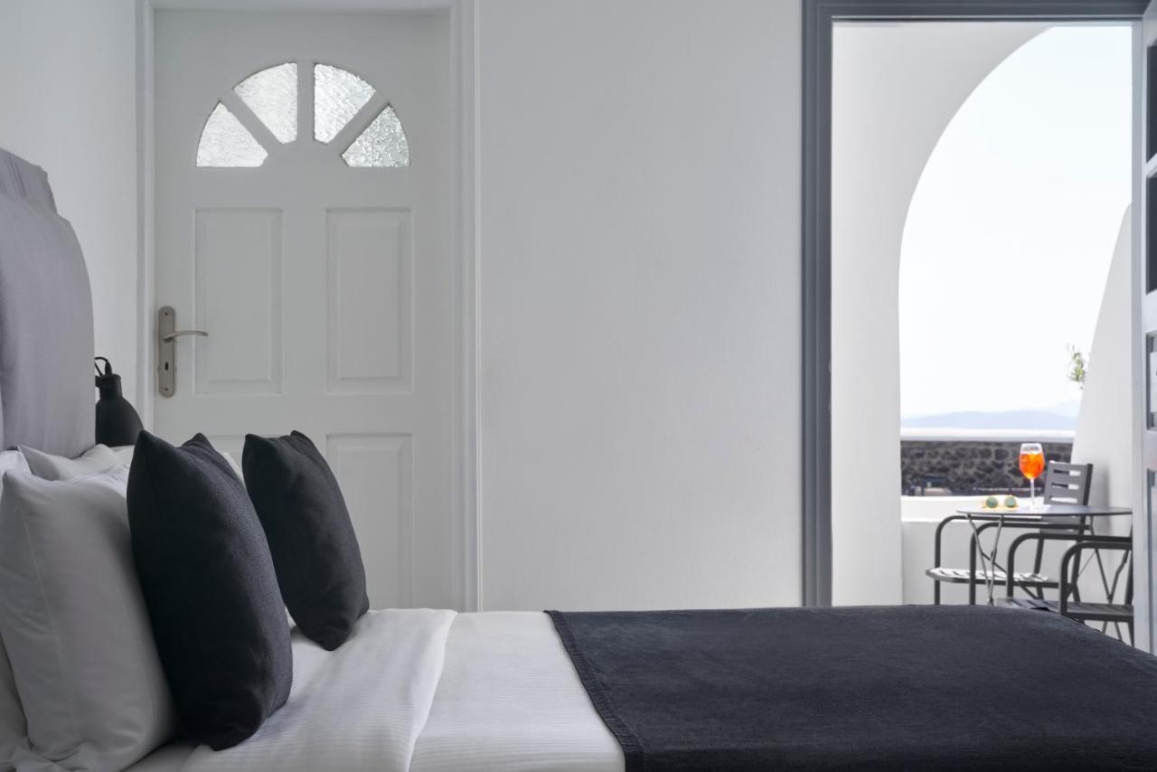 Mr And Mrs White - Santorini Oia (Santorini)