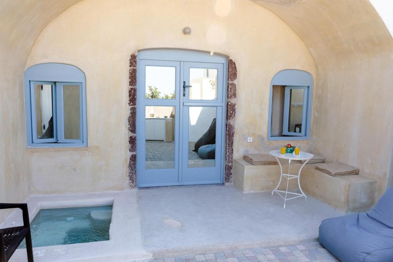 Oia's Cellars