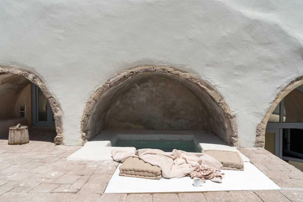 Oia's Cellars Apartment *