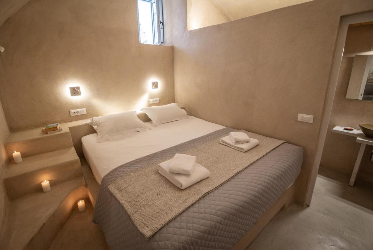 Oia's Cellars Apartment