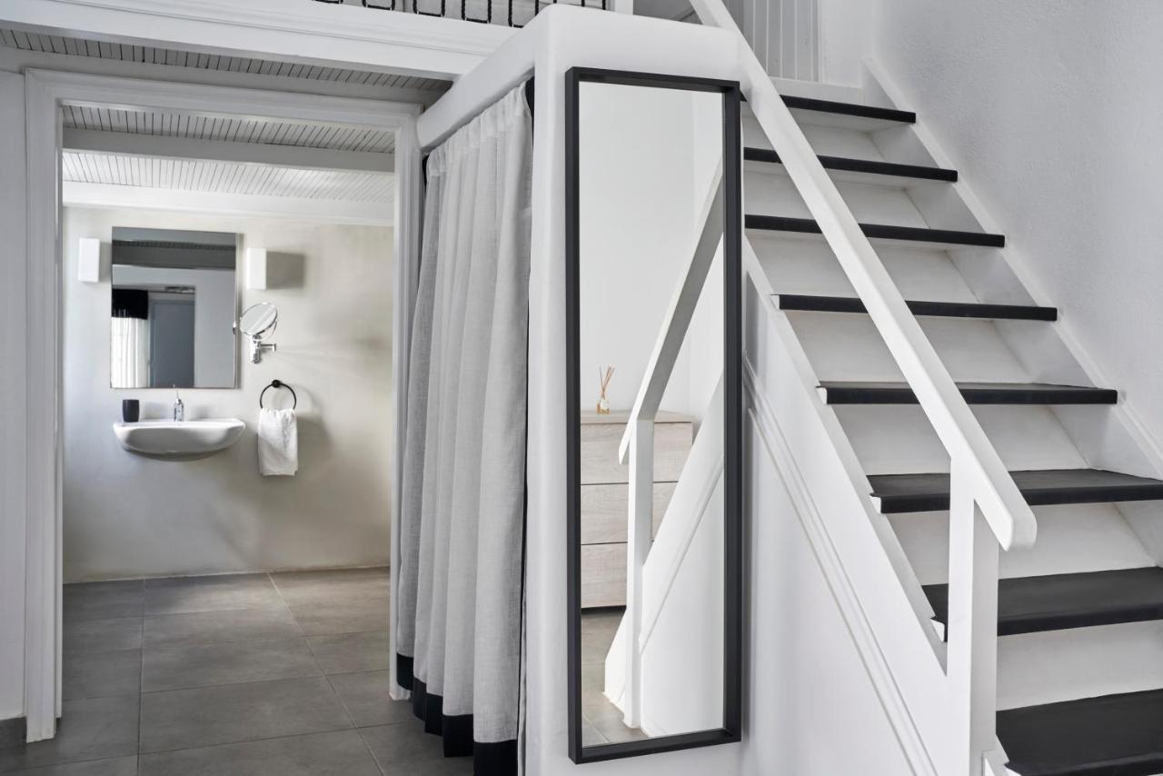 Mr And Mrs White - Santorini 4*