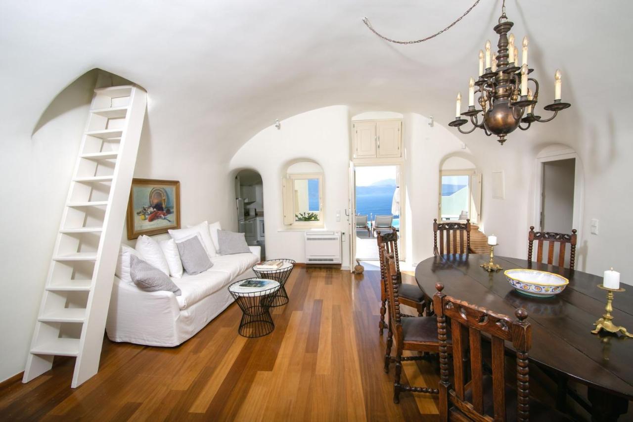 Elegant Santorini Villa Ioulia Private Pool Air Conditioning 3 Bedrooms Villa Oia (Santorini)