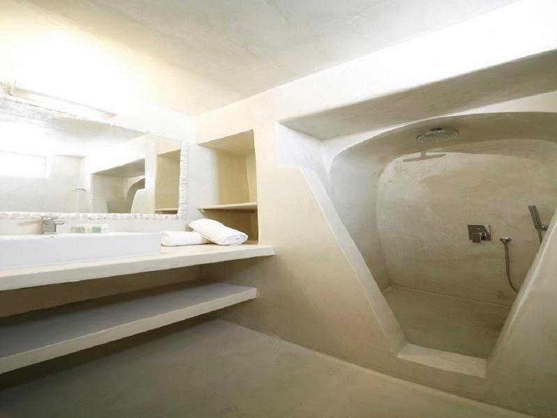 Chroma Hotel Oia (Santorini)