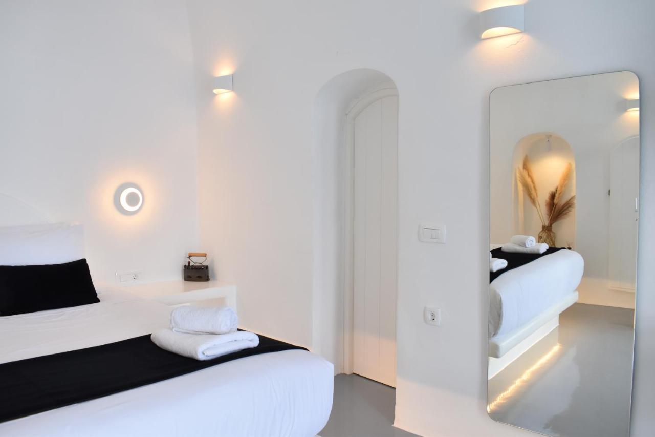 Oinos Luxury Caldera Villa *