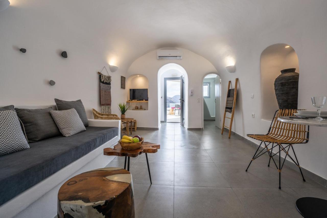 Virginia's Cave Villa Oia (Santorini)