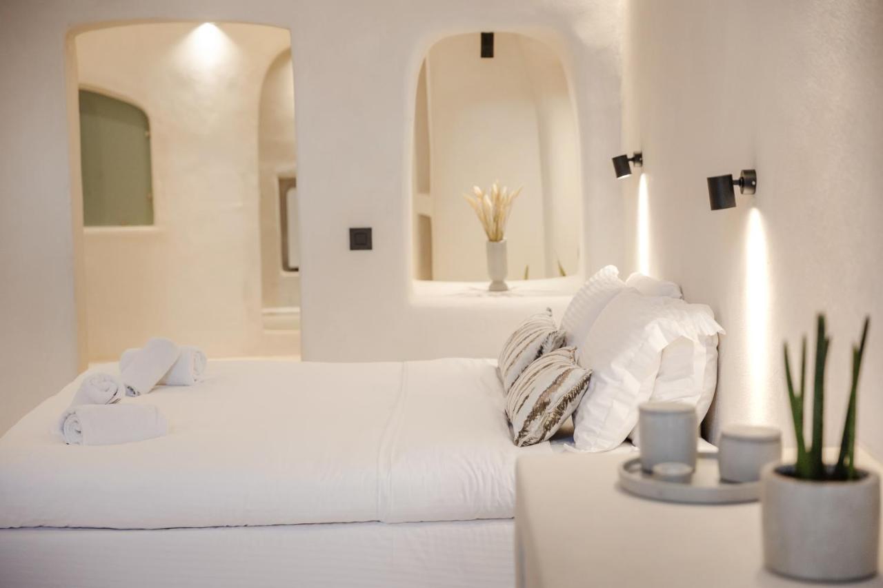 One Of One - Aurelia Oia (Santorini)