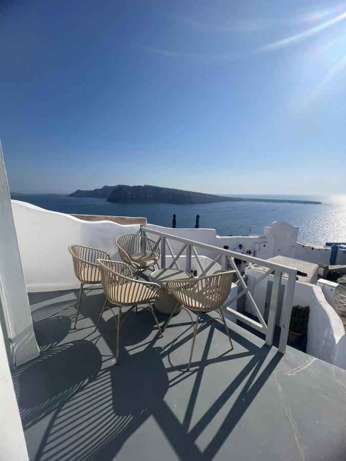 The Sunset Windmill Villa Oia (Santorini)