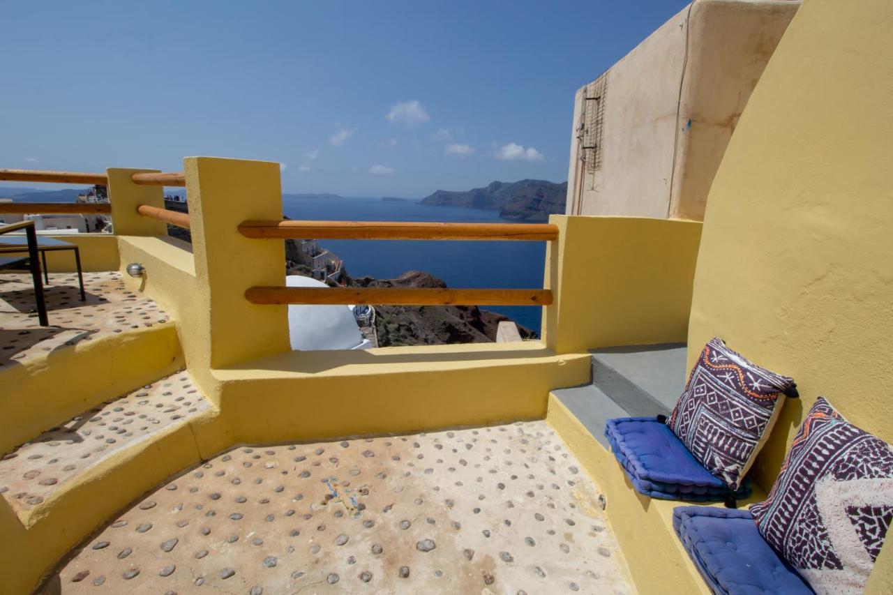 Ariadni Cave In * Oia (Santorini)