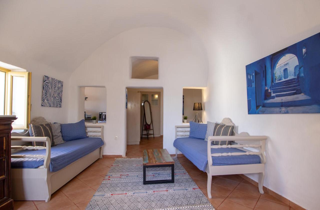 Ariadni Cave In Holiday home Oia (Santorini)