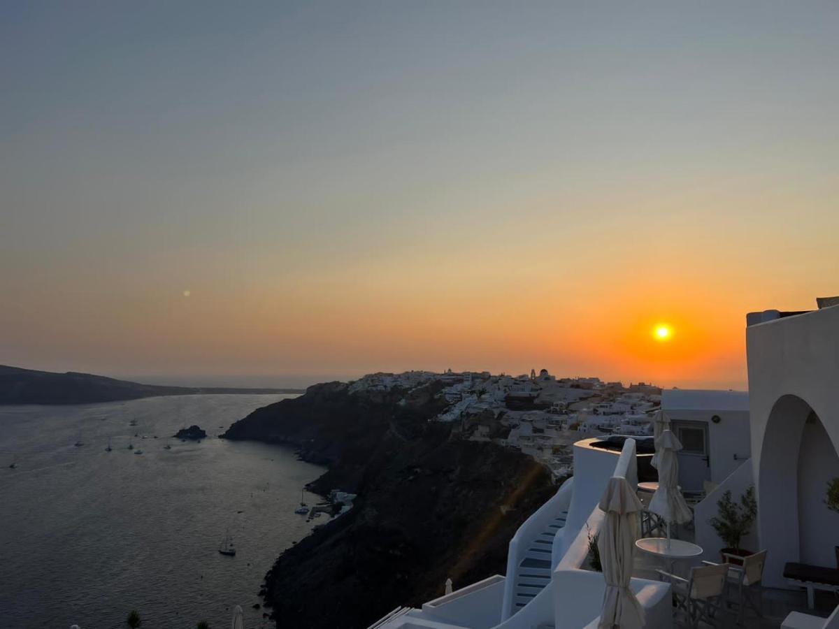 Captain John - Caldera & Sunset View Oia (Santorini)