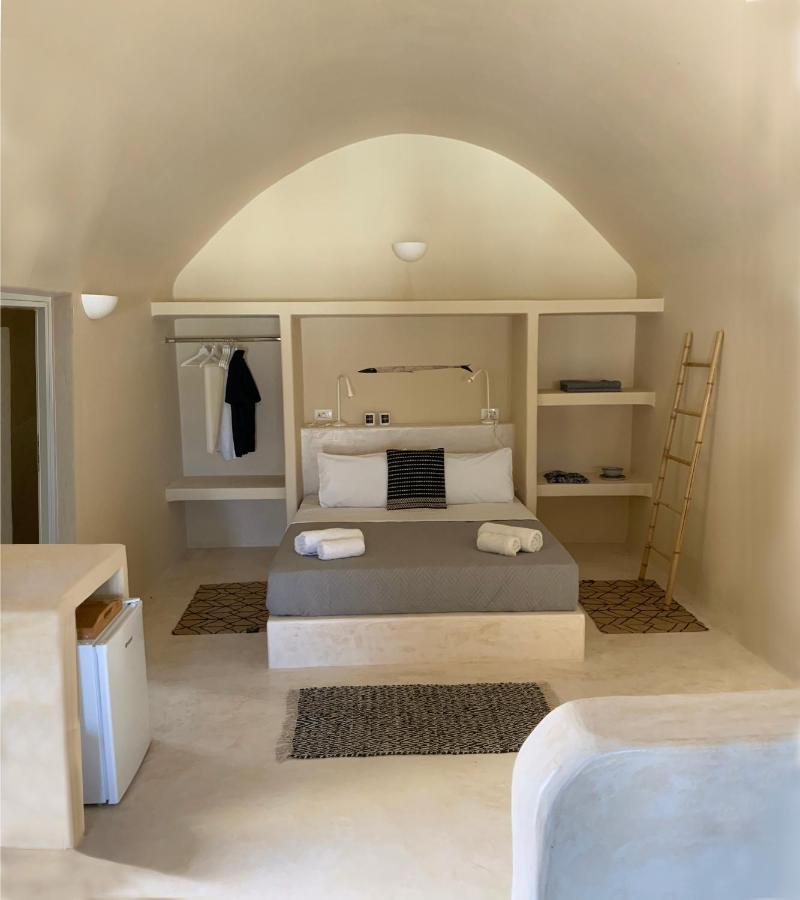 Ambelia Traditional Oia (Santorini)