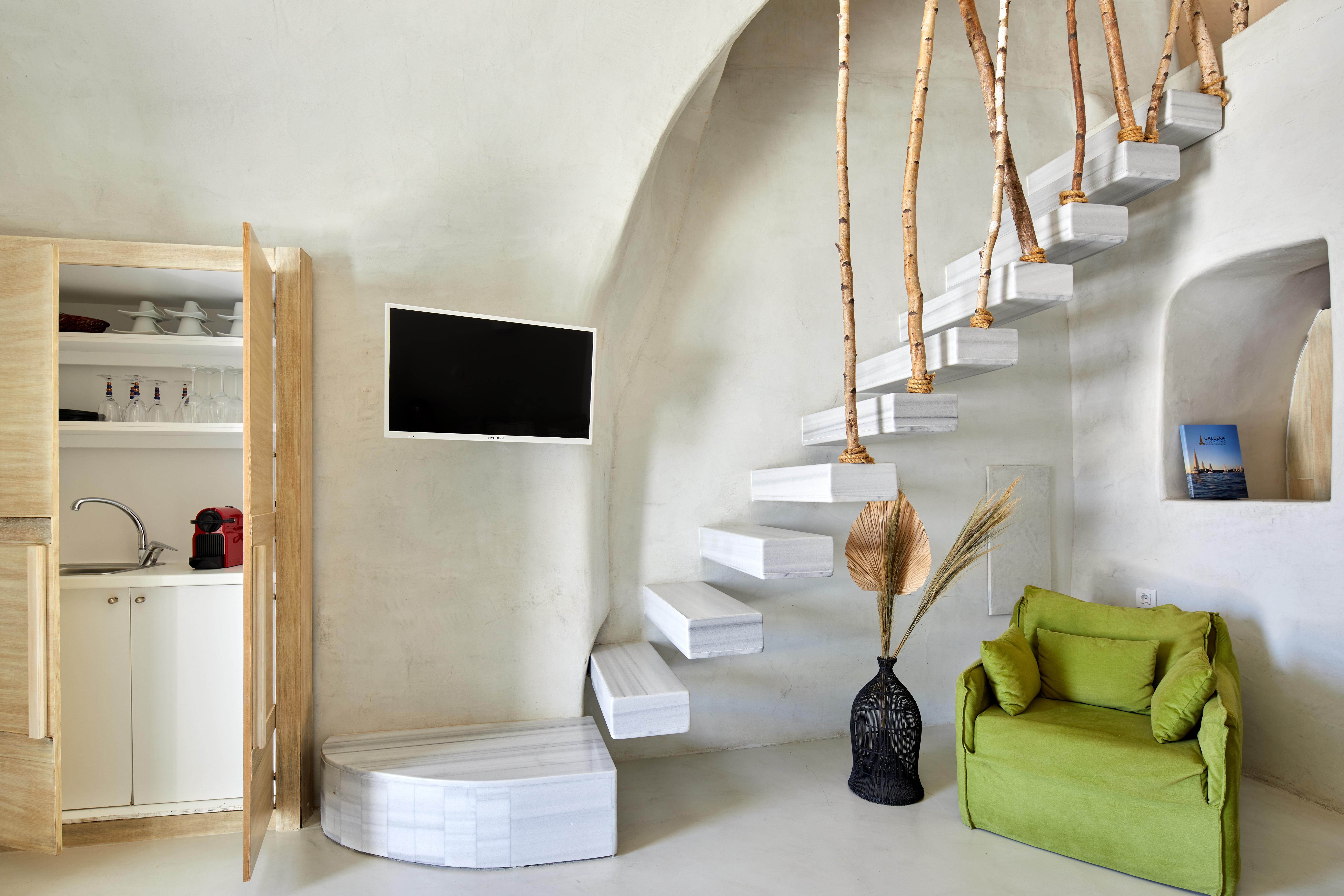 Rhenia's 4* Oia (Santorini)