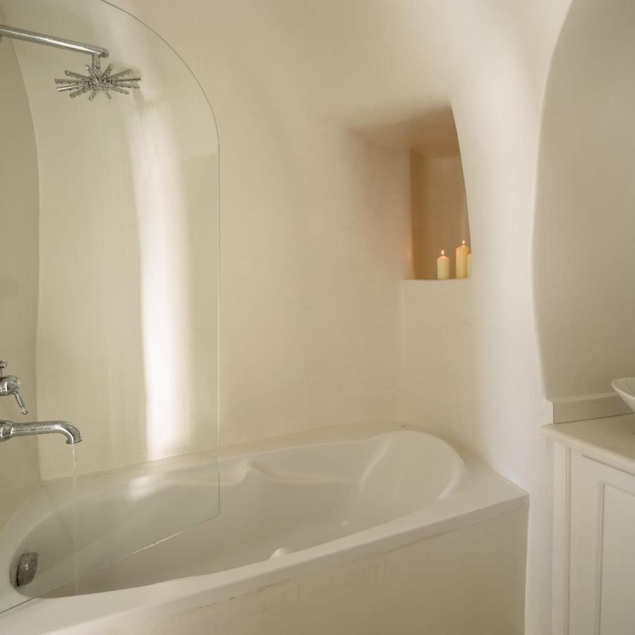Lcv Oia Lathouri Cave Villa With Heated Plunge Pool