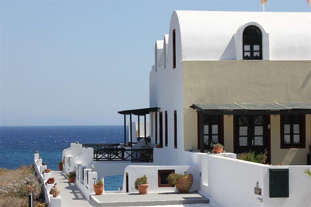 Vrachia & * Oia (Santorini)