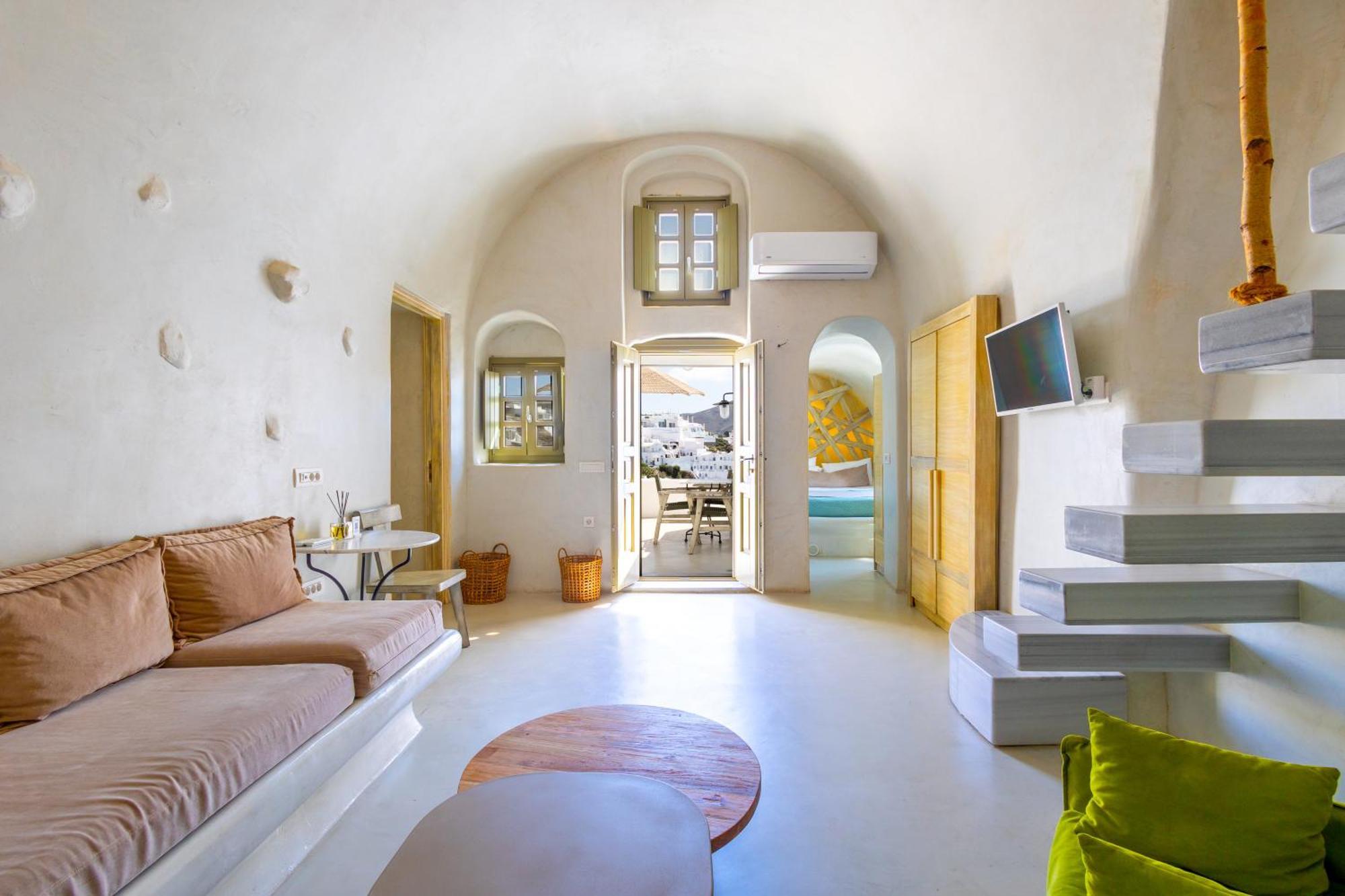 Rhenia's Hotel Oia (Santorini)