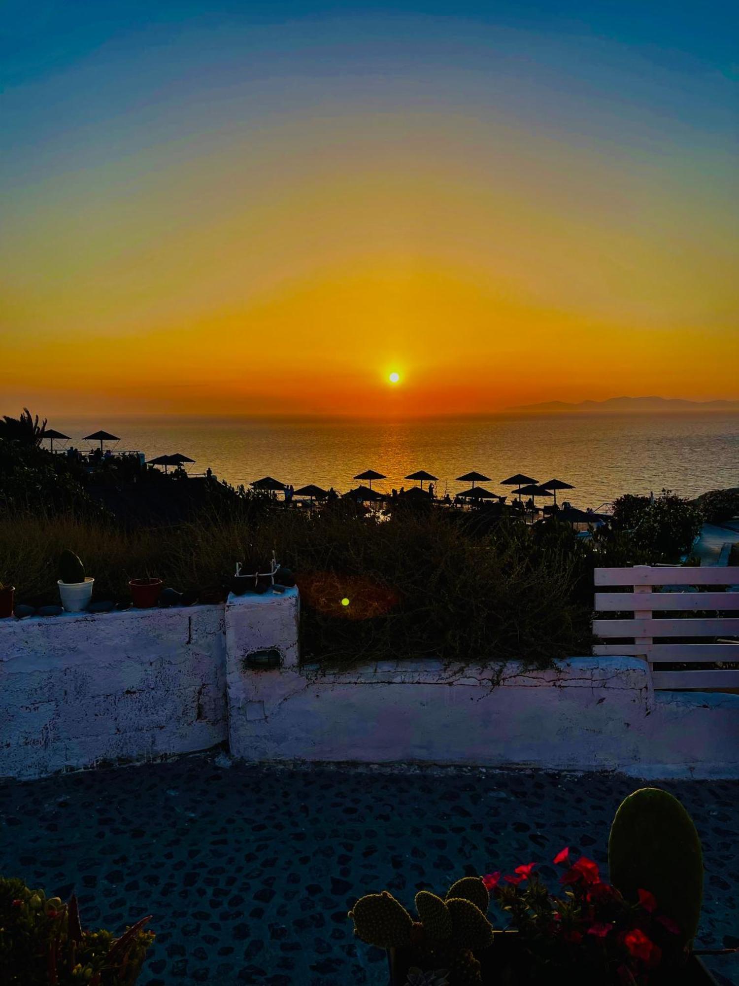 Sunset House Pothitou Oia (Santorini)