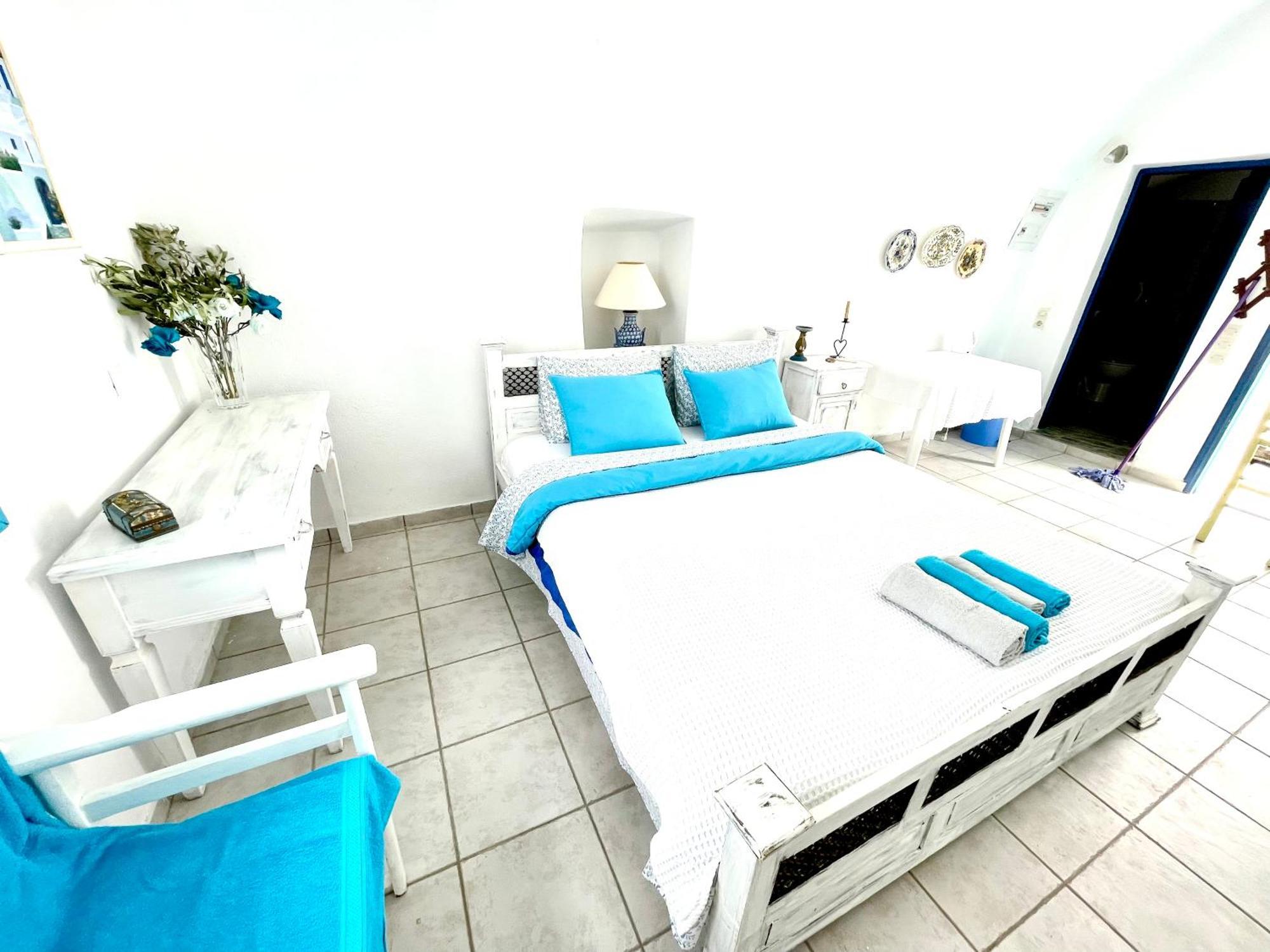 Sunset House Pothitou * Oia (Santorini)