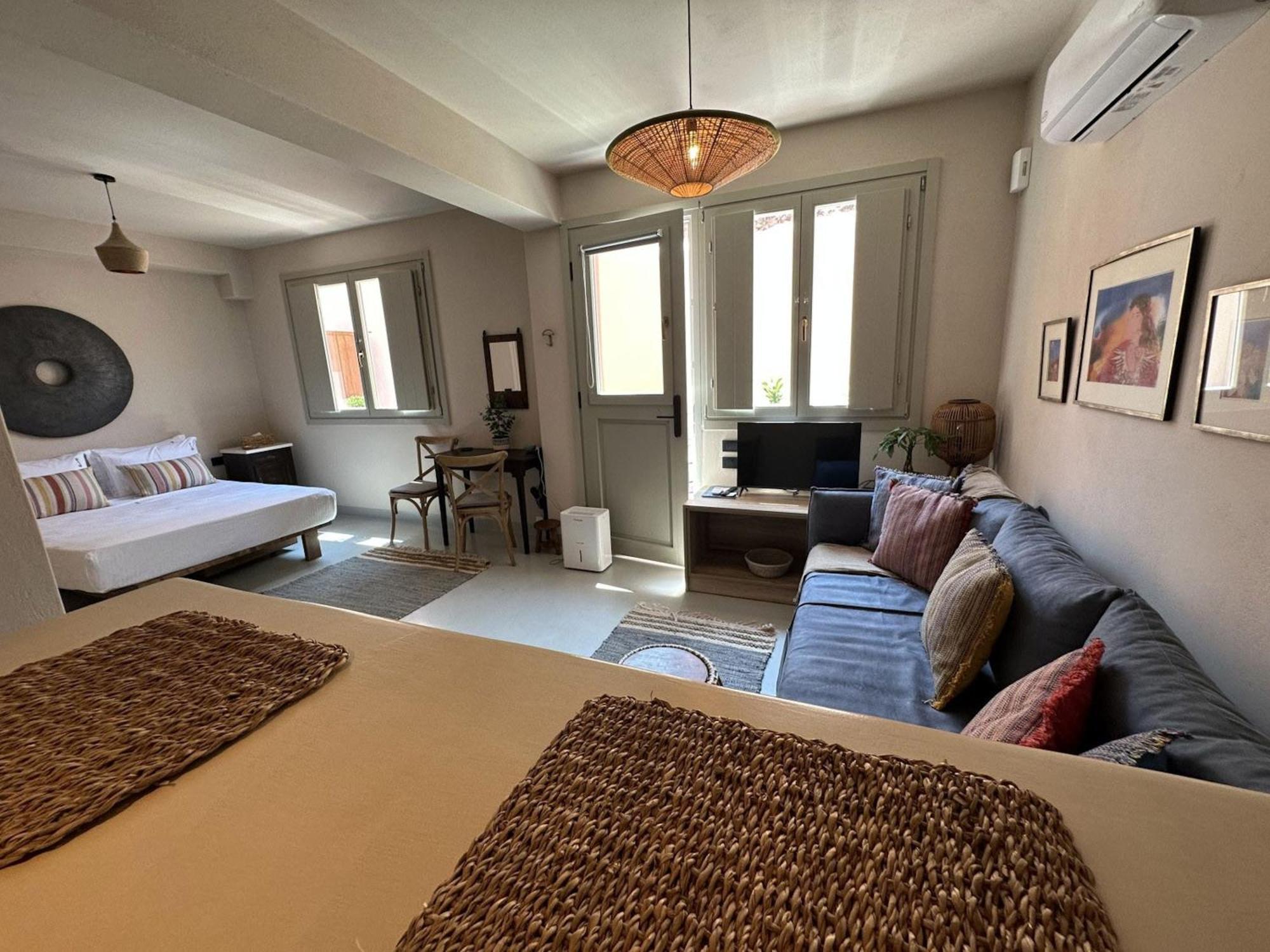 Studio Finikia Santorini Villa