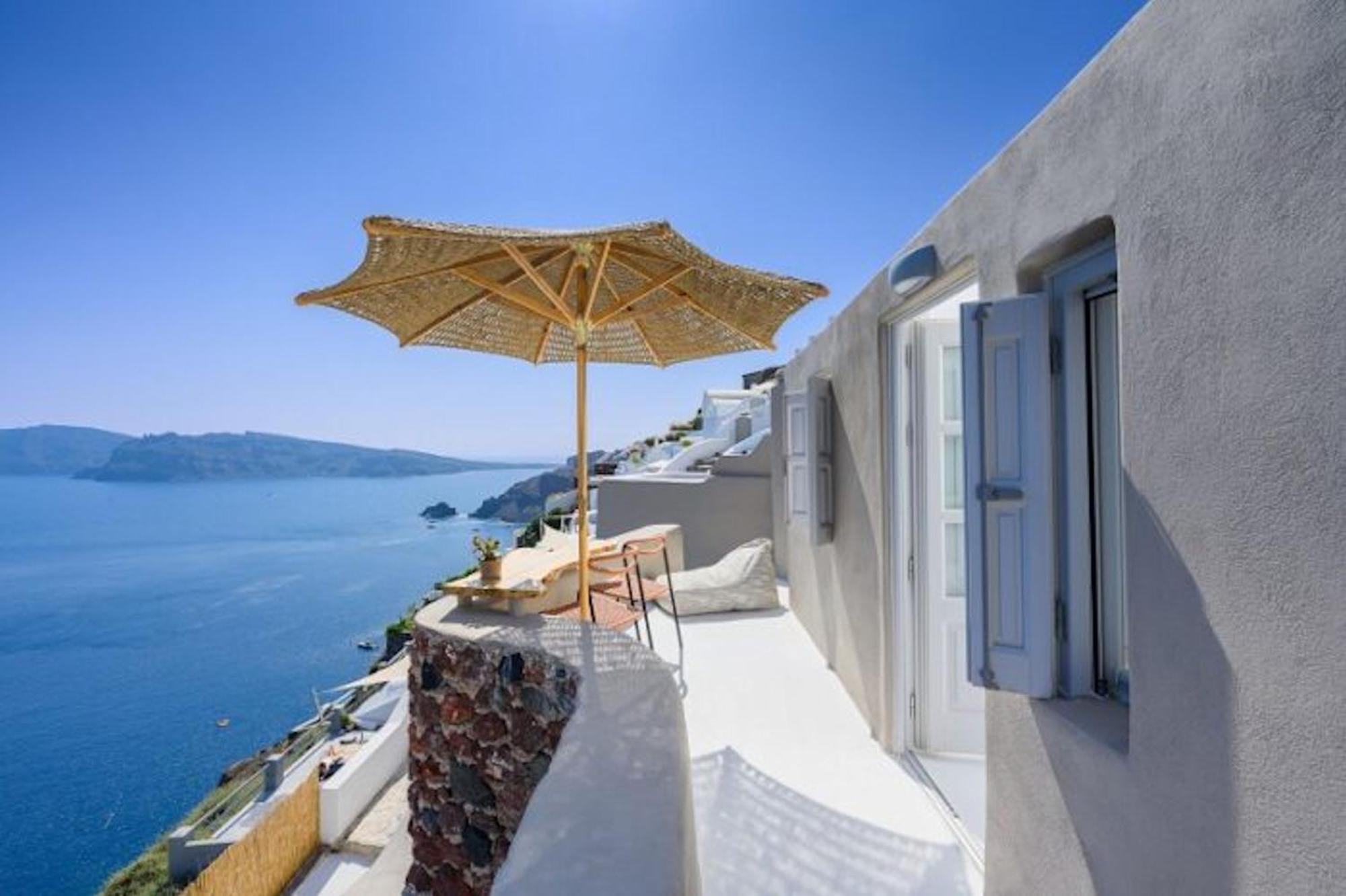 Beautiful Santorini 1 Bedroom Blissful Retreat Breathtaking Caldera Sea Views Outdoor Hot Tub