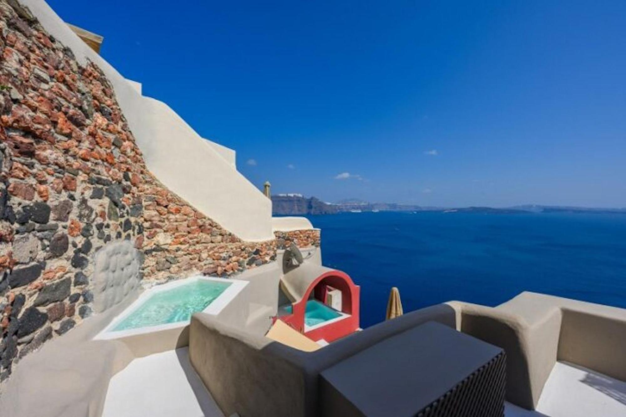 Beautiful Santorini 1 Bedroom Blissful Retreat Breathtaking Caldera Sea Views Outdoor Hot Tub Villa Oia (Santorini)