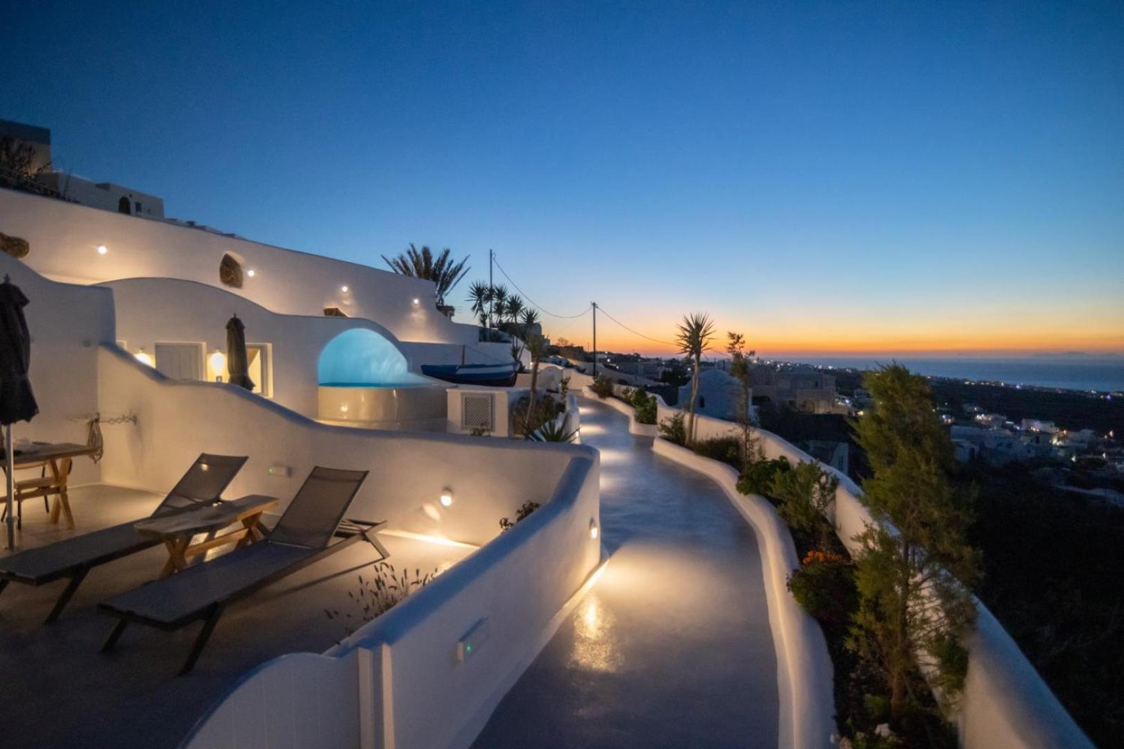 Sun Angelos - Luxury Cave Aparthotel