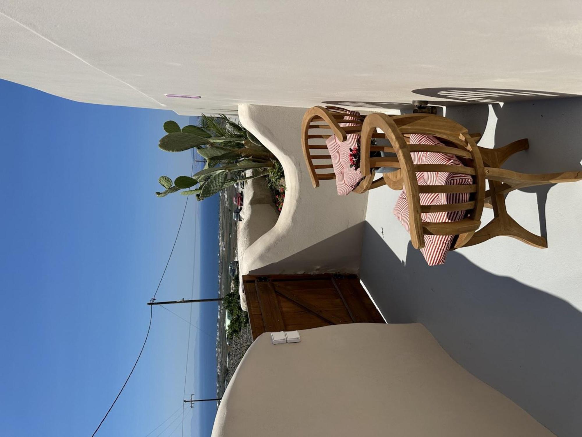 Studio Finikia Santorini *