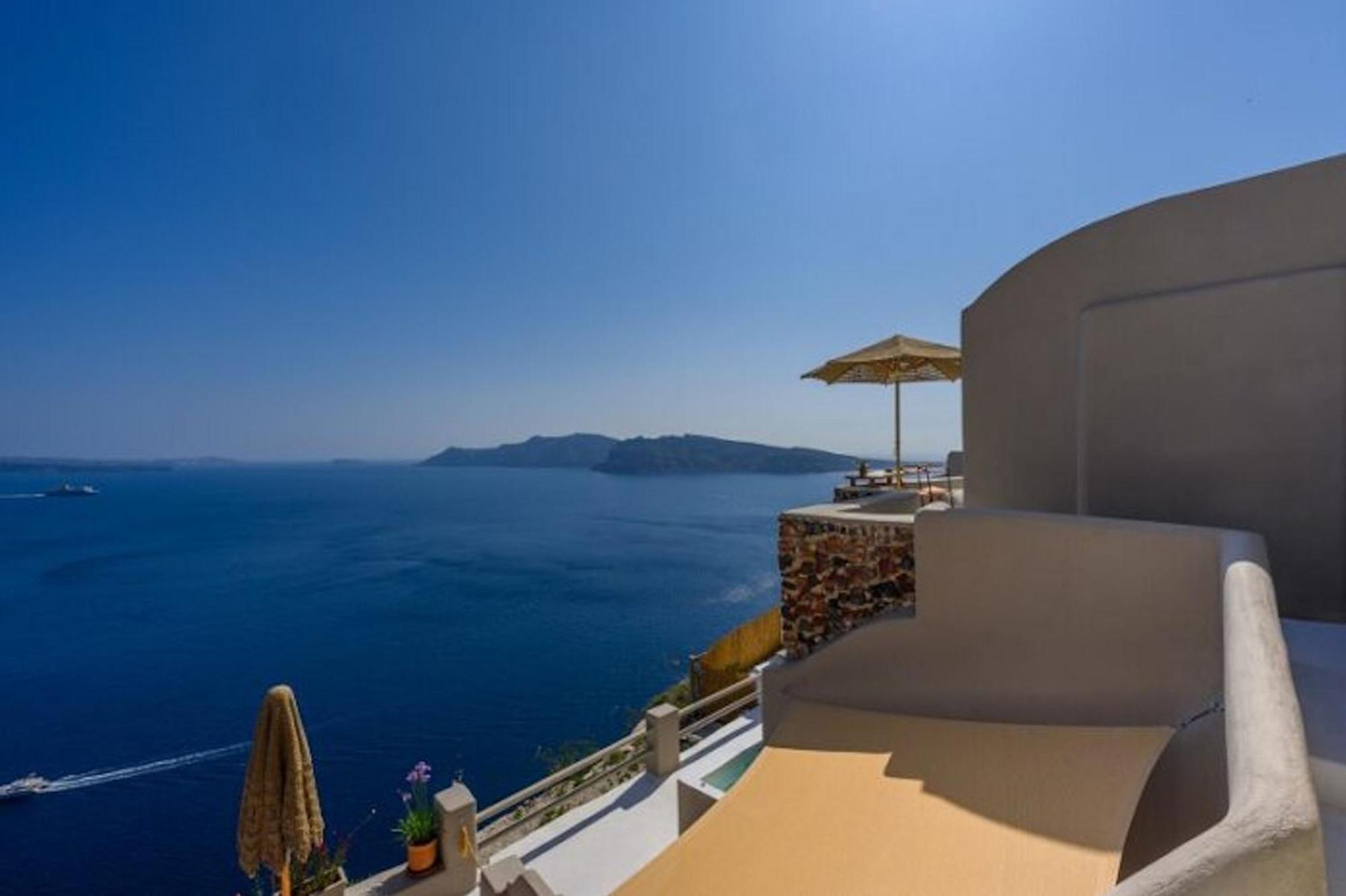 Villa Beautiful Santorini 1 Bedroom Blissful Retreat Breathtaking Caldera Sea Views Outdoor Hot Tub *