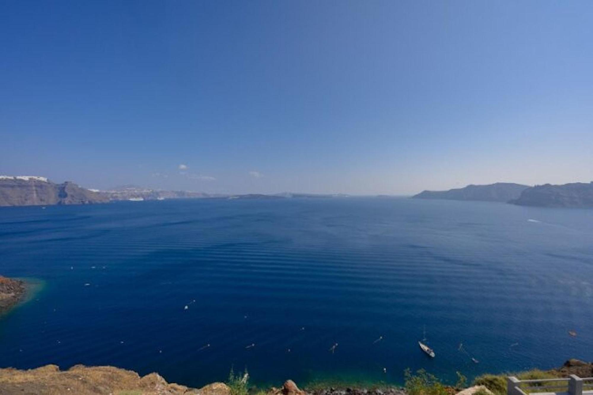 Beautiful Santorini 1 Bedroom Blissful Retreat Breathtaking Caldera Sea Views Outdoor Hot Tub