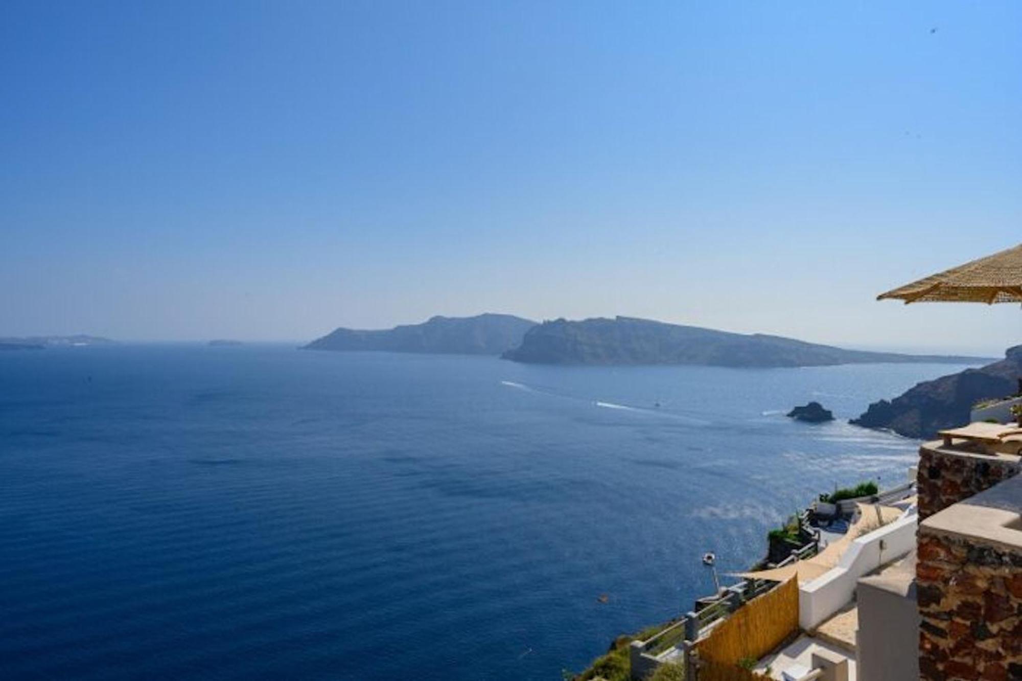 Villa Beautiful Santorini 1 Bedroom Blissful Retreat Breathtaking Caldera Sea Views Outdoor Hot Tub Oia (Santorini)