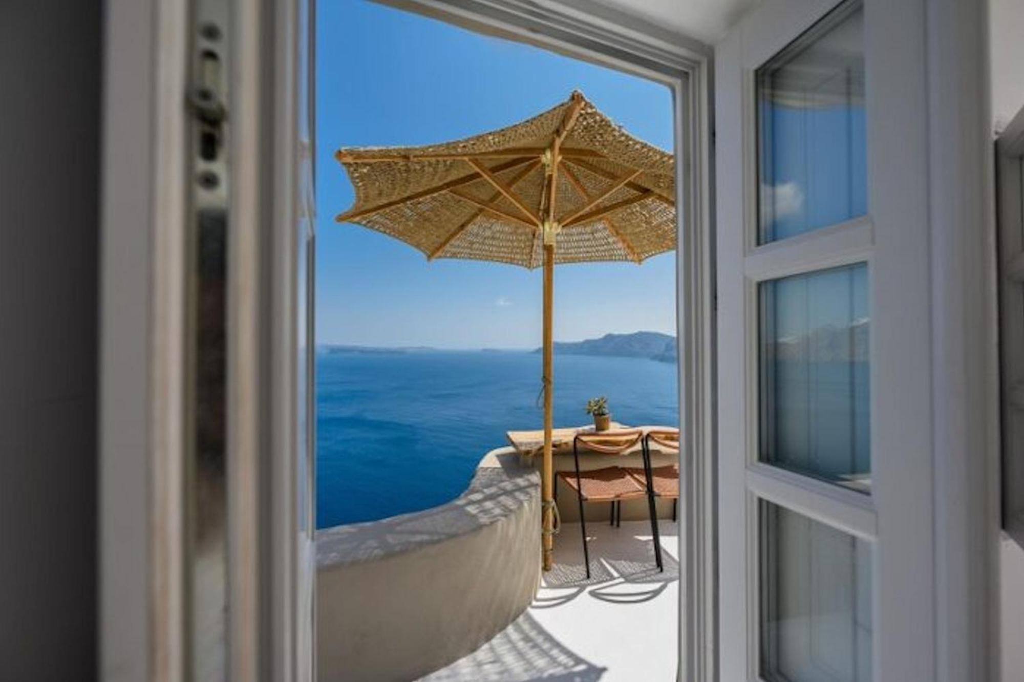 Villa Beautiful Santorini 1 Bedroom Blissful Retreat Breathtaking Caldera Sea Views Outdoor Hot Tub *