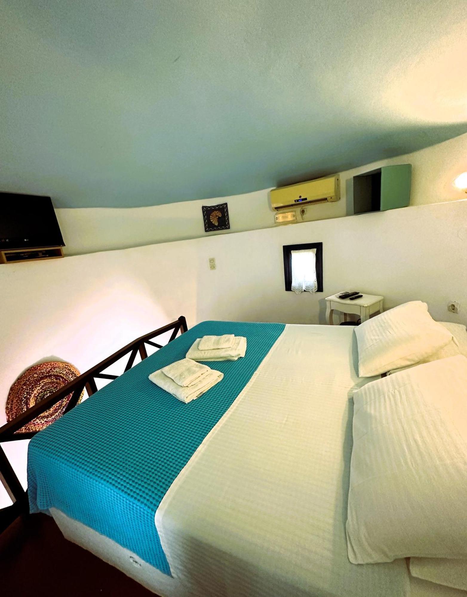 Lioyerma Windmill With Outdoor Hot Tub Apartment Oia (Santorini)