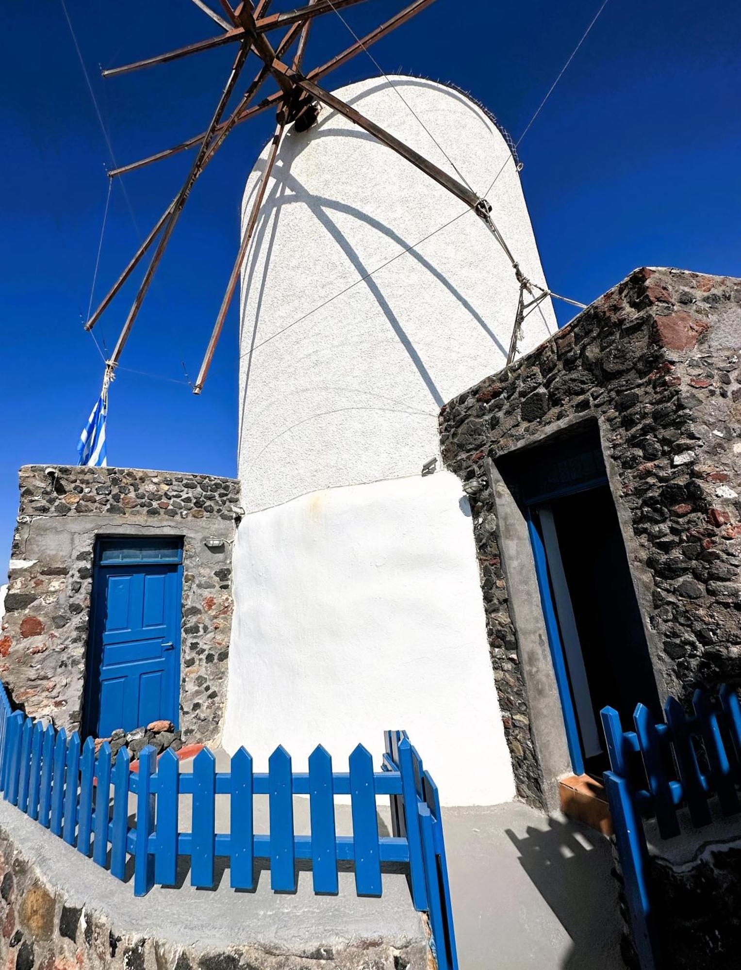 Lioyerma Windmill With Outdoor Hot Tub *